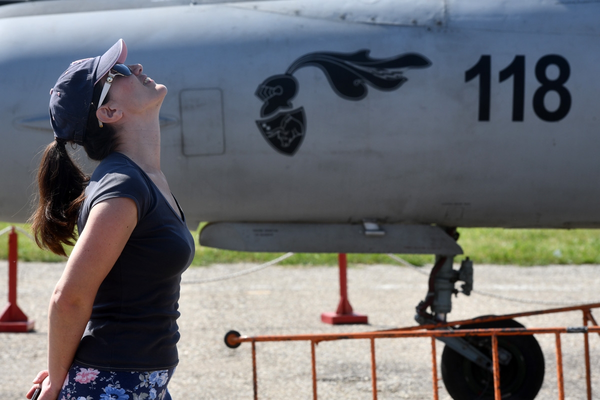 https://www.morh.hr/wp-content/gallery/u-sklopu-dana-otvorenih-vrata-hrz-a-na-aeromitingu-u-velikoj-gorici-posebno-odusevljenje-izazvao-je-nastup-akro-grupe-krila-oluje/wil_9090.jpg