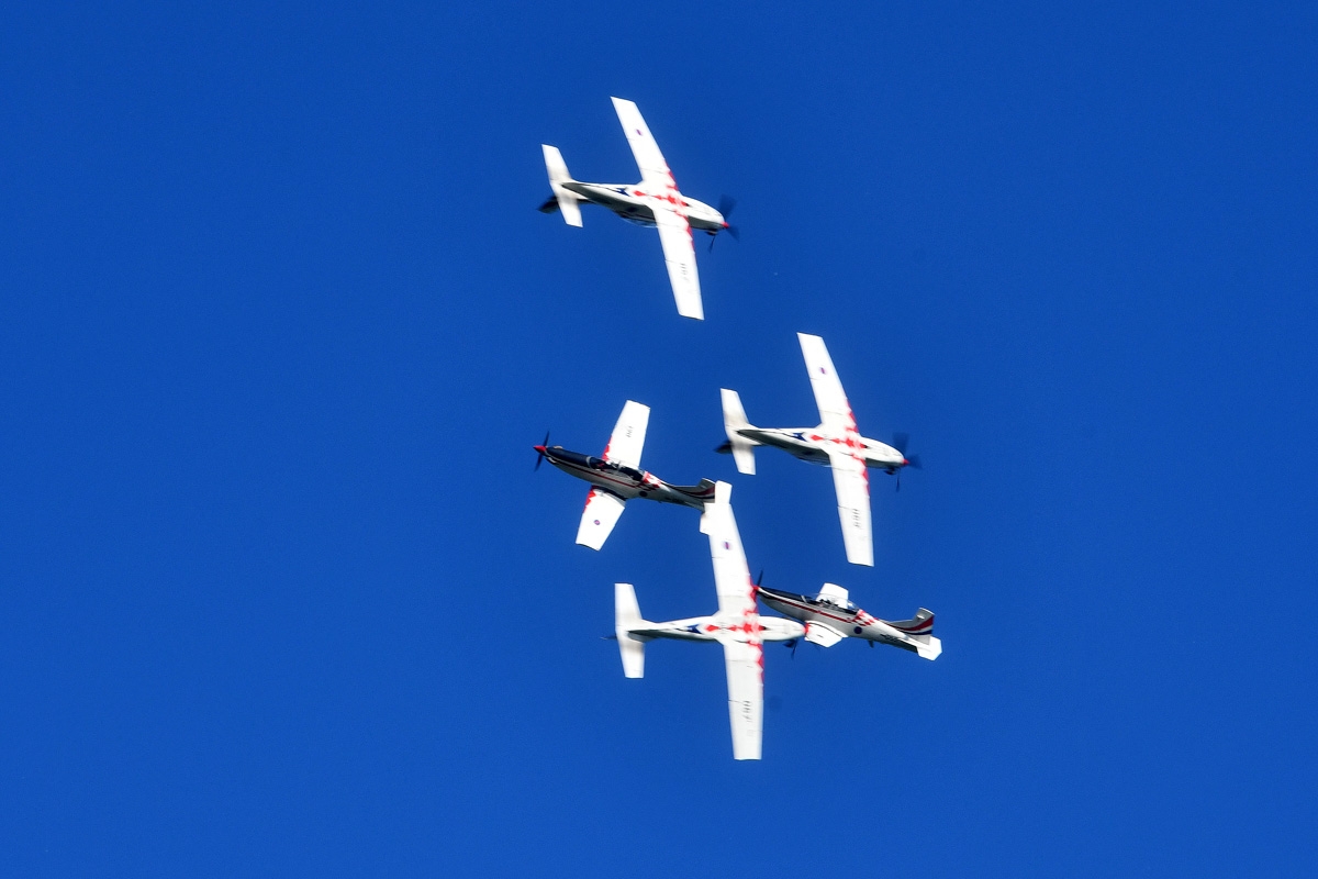 https://www.morh.hr/wp-content/gallery/u-sklopu-dana-otvorenih-vrata-hrz-a-na-aeromitingu-u-velikoj-gorici-posebno-odusevljenje-izazvao-je-nastup-akro-grupe-krila-oluje/wil_9315.jpg