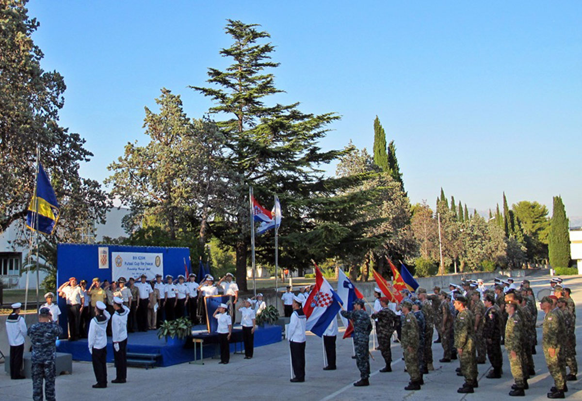 https://www.morh.hr/wp-content/gallery/u-splitu-zavrsilo-medunarodno-vojno-natjecanje-u-malom-nogometu/fucal_08072016_09.jpg