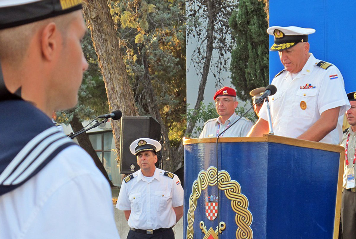 https://www.morh.hr/wp-content/gallery/u-splitu-zavrsilo-medunarodno-vojno-natjecanje-u-malom-nogometu/fucal_08072016_10.jpg