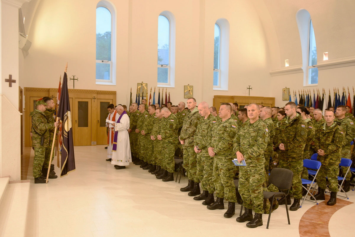 https://www.morh.hr/wp-content/gallery/u-udbini-odrzano-vojno-hodocasce-hrvatske-kopnene-vojske/udbina_11092017_01.jpg