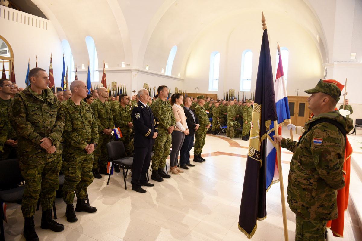 https://www.morh.hr/wp-content/gallery/u-udbini-odrzano-vojno-hodocasce-hrvatske-kopnene-vojske/udbina_11092017_08.jpg
