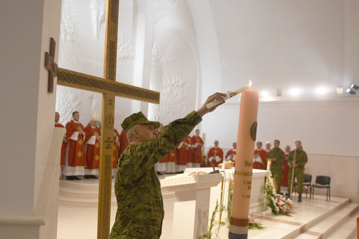 https://www.morh.hr/wp-content/gallery/u-udbini-odrzano-vojno-hodocasce-hrvatske-kopnene-vojske/udbina_11092017_09.jpg