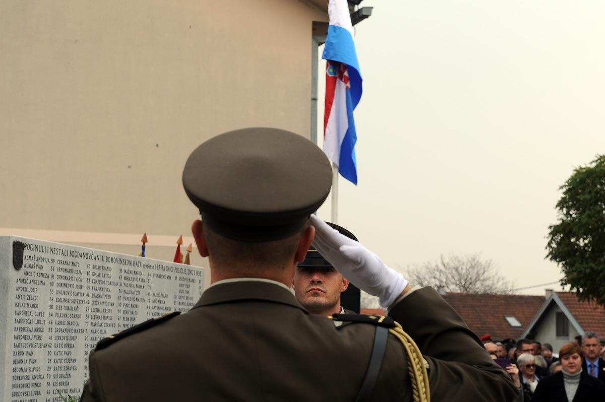 https://www.morh.hr/wp-content/gallery/u-vukovaru-otvorena-vojarna-204-brigade-hrvatske-vojske/povratak_vojske_u_vukovar_10112017_24.jpg