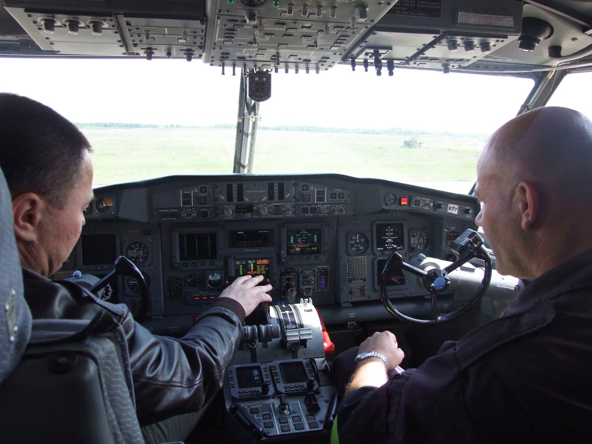 https://www.morh.hr/wp-content/gallery/u-zemuniku-obucavani-vatrogasci-za-navodenje-pp-zrakoplova/pp_sezona_25042014_01.jpg