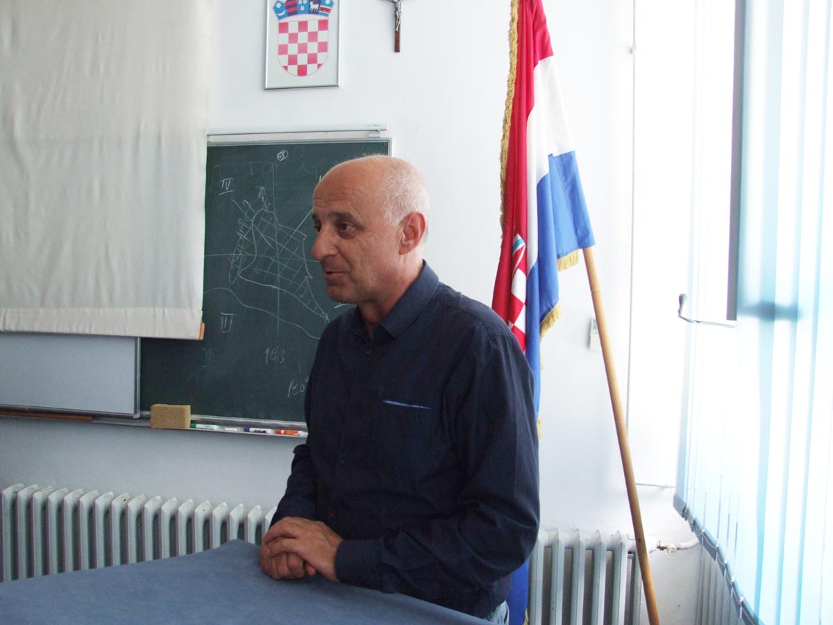 https://www.morh.hr/wp-content/gallery/u-zemuniku-obucavani-vatrogasci-za-navodenje-pp-zrakoplova/pp_sezona_25042014_07.jpg