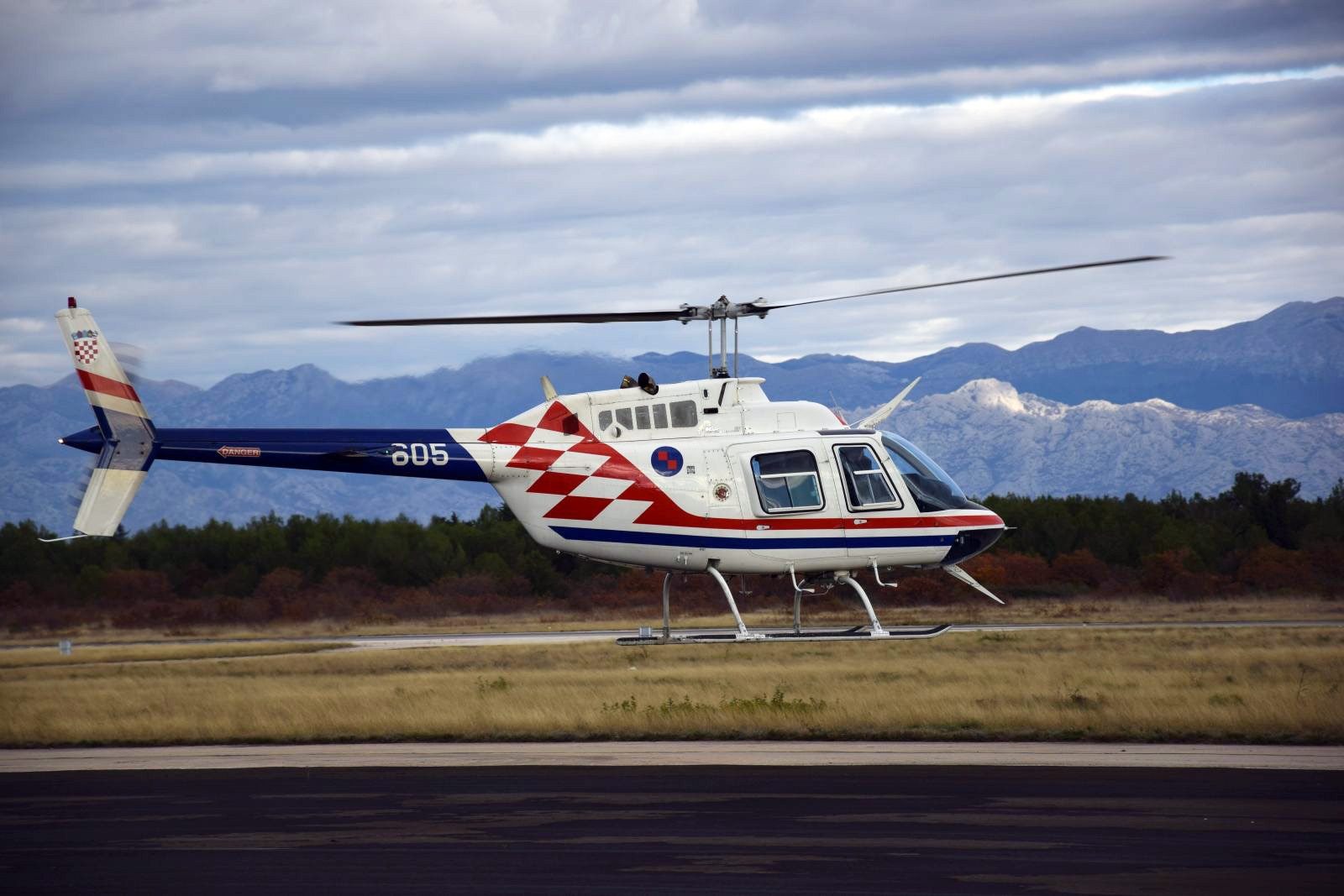 https://www.morh.hr/wp-content/gallery/u-zemuniku-pocela-obuka-na-helikopterima-bell-206-b/letacka_obuka_zemunik_051218_08.jpg