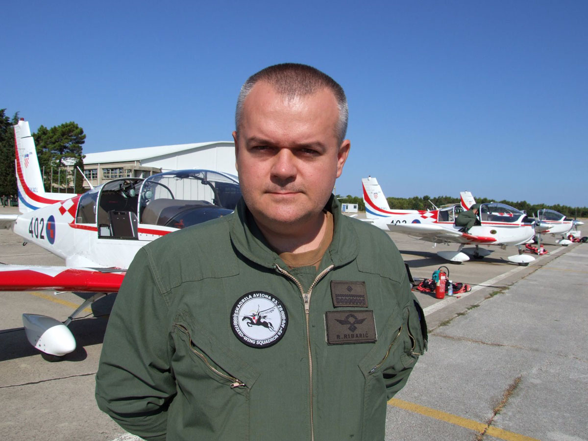 https://www.morh.hr/wp-content/gallery/u-zemuniku-povecan-broj-kandidata-za-vojne-pilote/voditelj_selekcije_ribaric.jpg