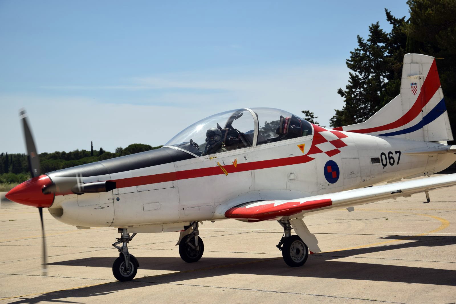 https://www.morh.hr/wp-content/gallery/u-zemuniku-stasao-novi-narastaj-hrvatskih-vojnih-pilota/hrvatski_vojni_pilot_14062018_03.jpg