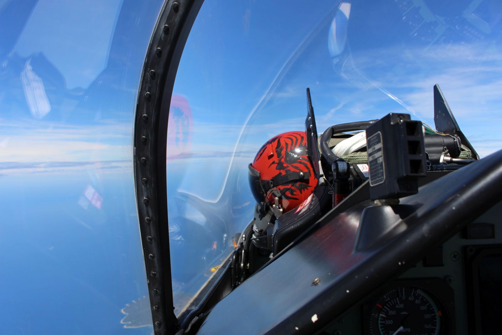 https://www.morh.hr/wp-content/gallery/u-zemuniku-stasao-novi-narastaj-hrvatskih-vojnih-pilota/hrvatski_vojni_pilot_14062018_14.jpg