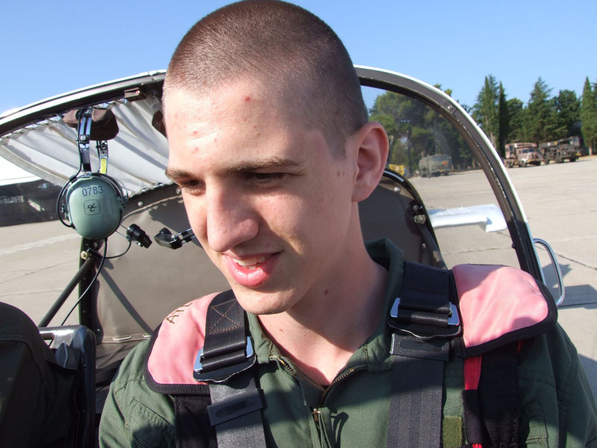 https://www.morh.hr/wp-content/gallery/u-zemuniku-zavrsilo-selekcijsko-letenje-za-vojne-pilote/selekcija_piloti_27072016_03.jpg