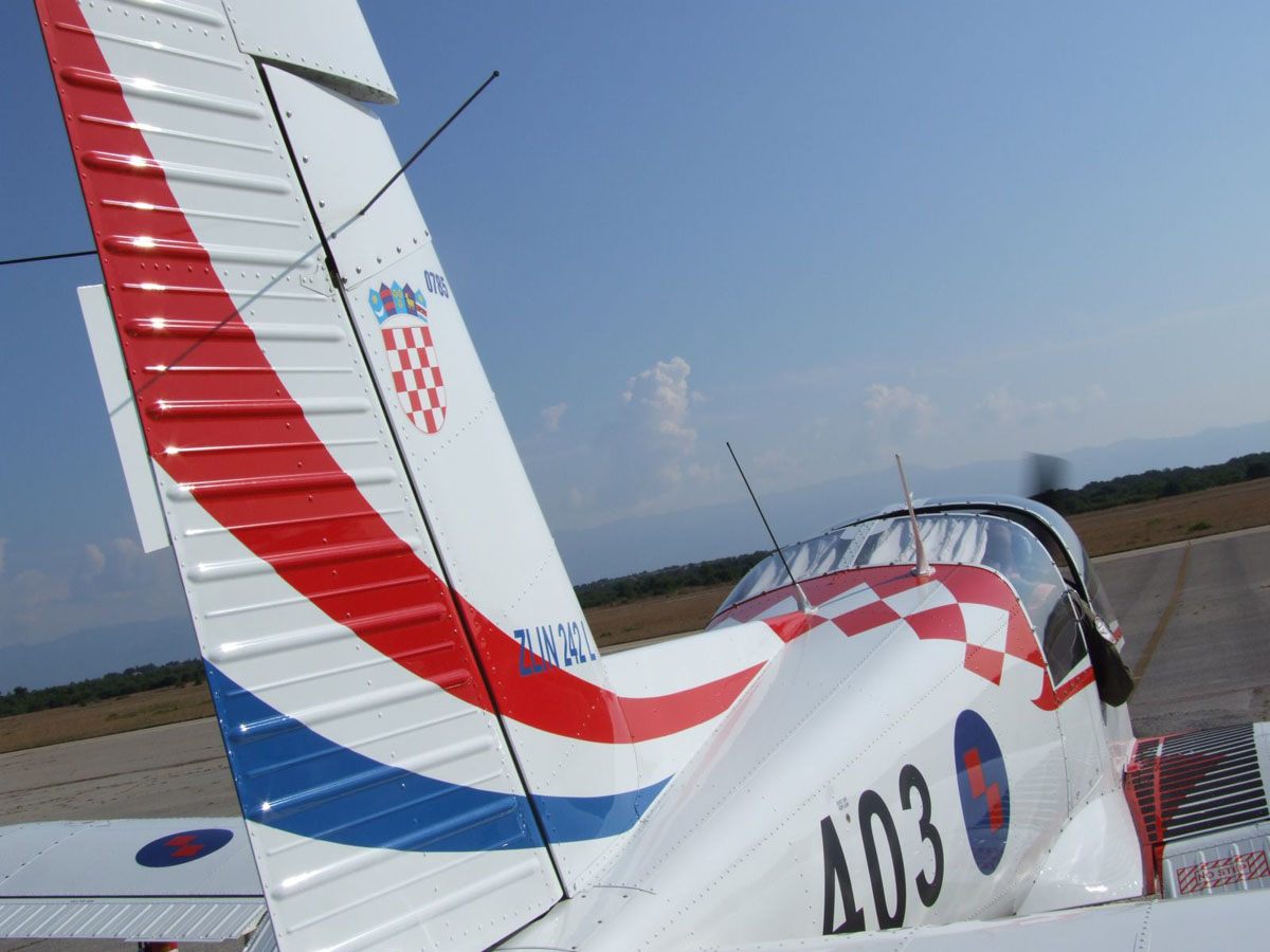 https://www.morh.hr/wp-content/gallery/u-zemuniku-zavrsilo-selekcijsko-letenje-za-vojne-pilote/selekcija_piloti_27072016_09.jpg