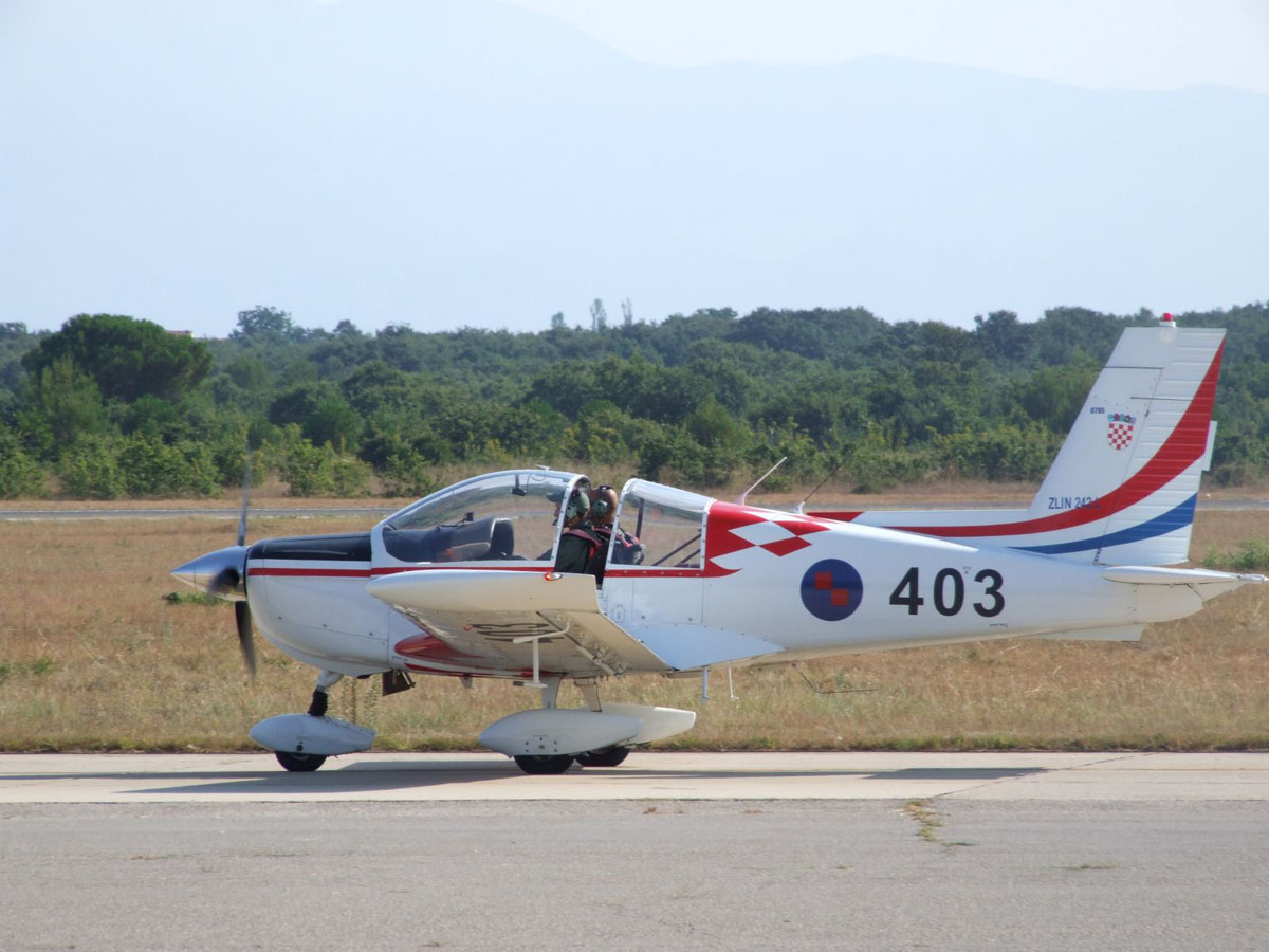 https://www.morh.hr/wp-content/gallery/u-zemuniku-zavrsilo-selekcijsko-letenje-za-vojne-pilote/selekcija_piloti_27072016_10.jpg