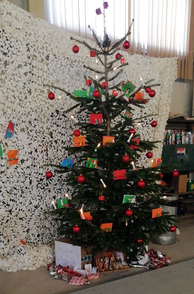 https://www.morh.hr/wp-content/gallery/ucenici-iz-pozege-cestitali-bozic-vojnicima-u-afganistanu/cestitka_afganistan_27122018_03.jpg