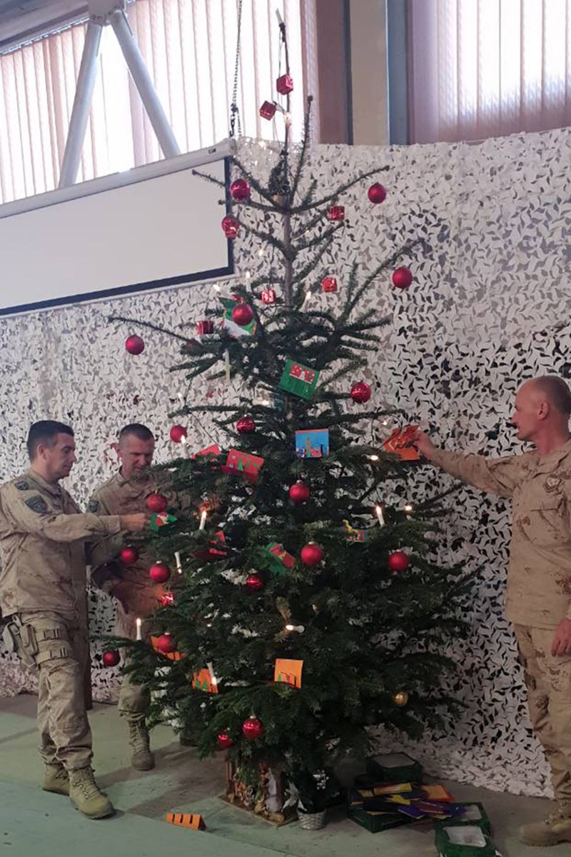 https://www.morh.hr/wp-content/gallery/ucenici-iz-pozege-cestitali-bozic-vojnicima-u-afganistanu/cestitka_afganistan_27122018_08.jpg