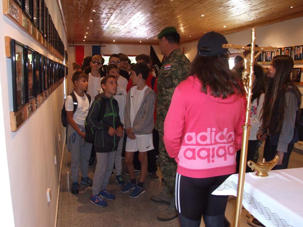 https://www.morh.hr/wp-content/gallery/ucenici-osnovne-skole-posjetili-zapovjednistvo-specijalnih-snaga/posjet_os_zss_12092018_07.jpg