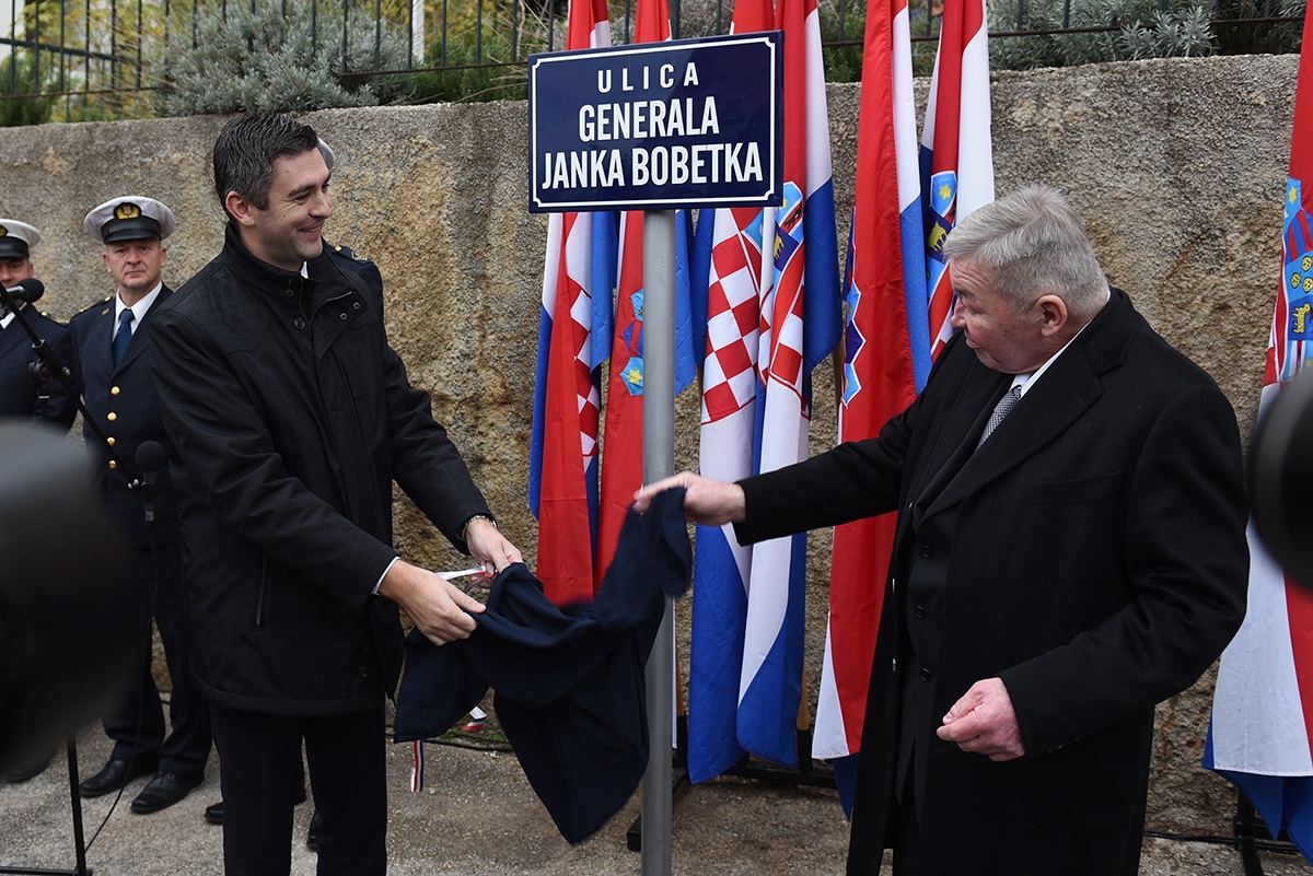 https://www.morh.hr/wp-content/gallery/ulica-u-dubrovniku-dobila-je-ime-u-cast-generalu-janku-bobetku/dubrovnik_mimohd_20191206_35.jpg