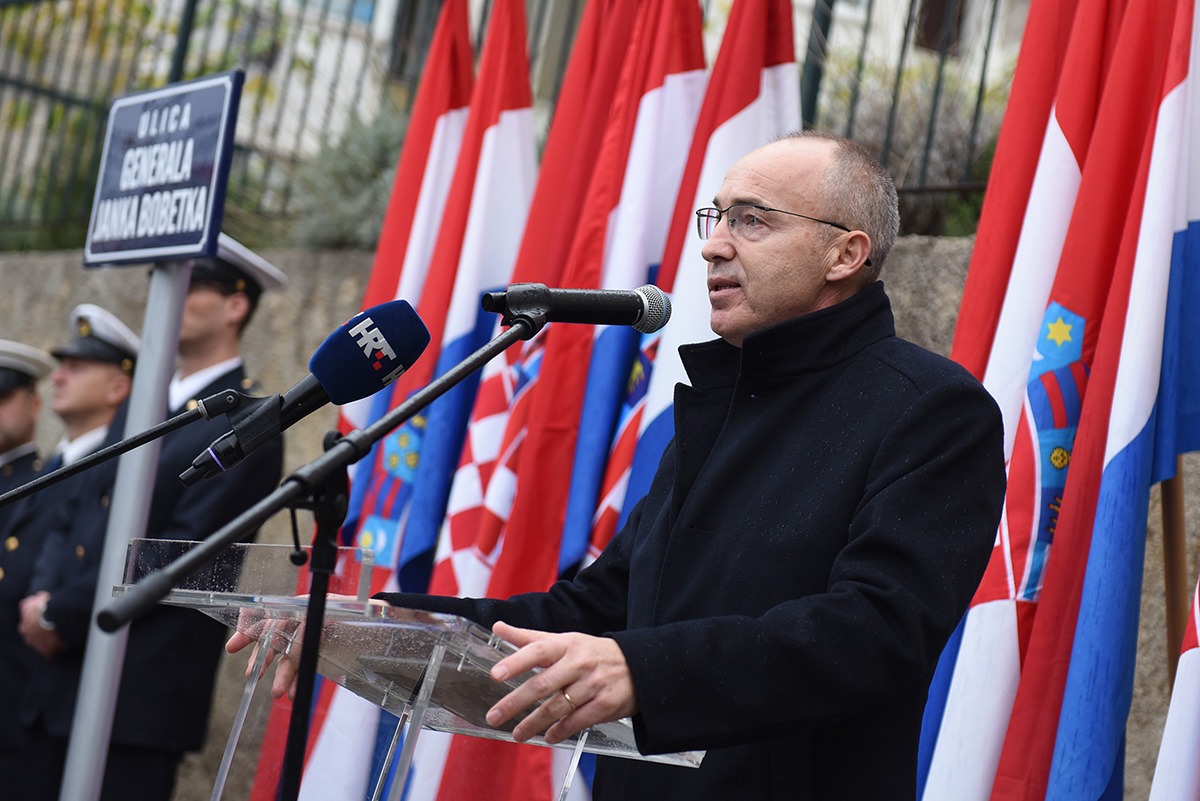 https://www.morh.hr/wp-content/gallery/ulica-u-dubrovniku-dobila-je-ime-u-cast-generalu-janku-bobetku/dubrovnik_mimohd_20191206_40.jpg
