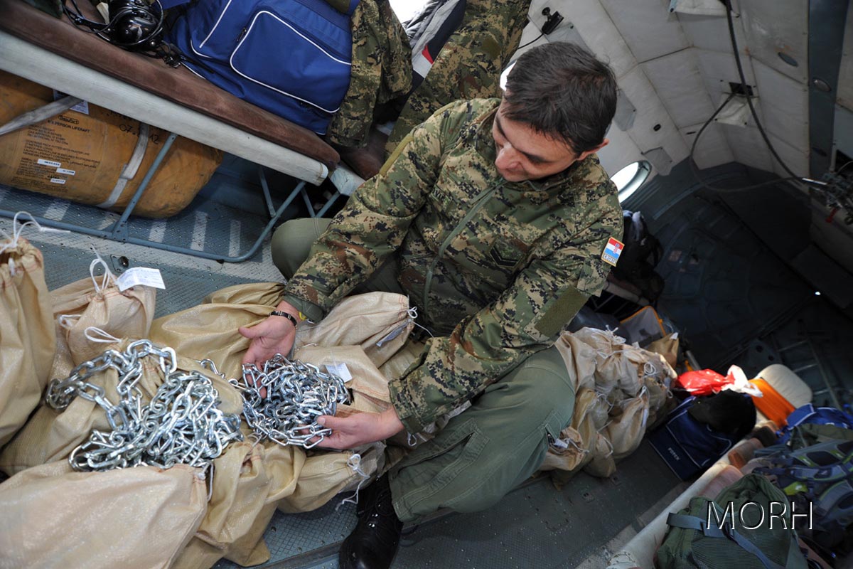 https://www.morh.hr/wp-content/gallery/ureivanje-morh-uputio-helikopter-za-pruanje-humanitarne-pomoi-crnoj-gori/hrz_17022012_10.jpg