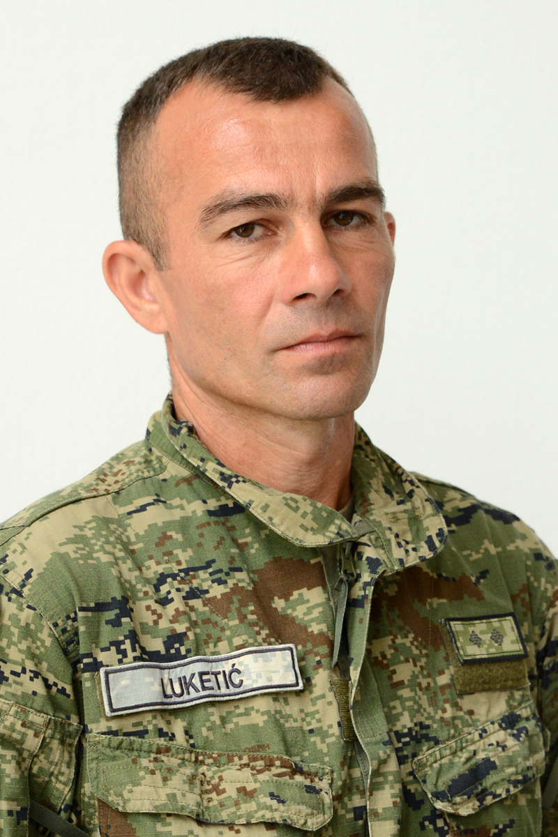 https://www.morh.hr/wp-content/gallery/urucena-priznanja-najboljem-vojniku-i-docasniku-za-svibanj/vojnk_mjeseca_17062015_14.JPG