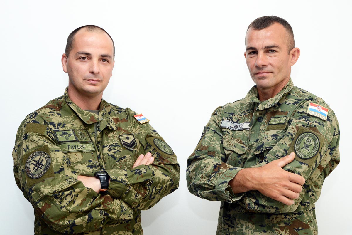 https://www.morh.hr/wp-content/gallery/urucena-priznanja-najboljem-vojniku-i-docasniku-za-svibanj/vojnk_mjeseca_17062015_16.JPG