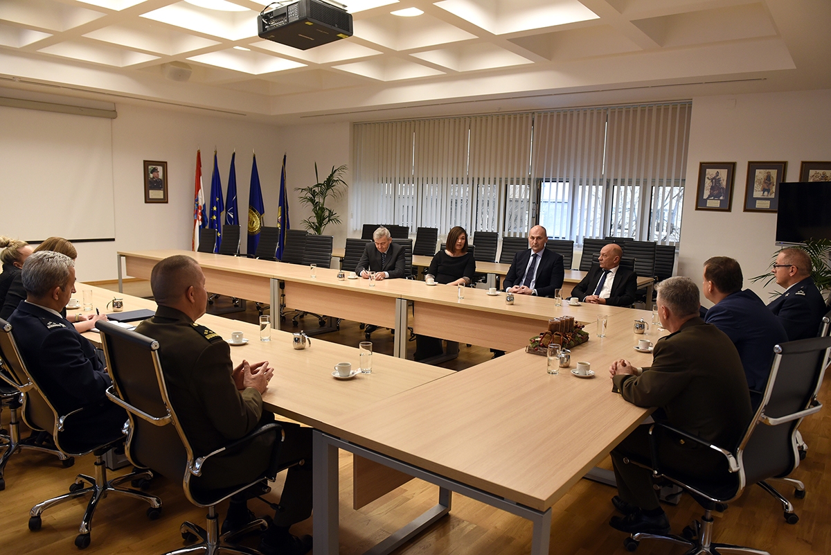 https://www.morh.hr/wp-content/gallery/uruceni-nato-certifikati-tvrtkama-kroko-i-uprgrade/20191219_nato_certifikati_10.jpg