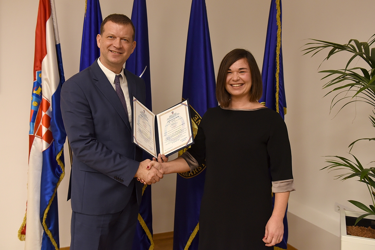 https://www.morh.hr/wp-content/gallery/uruceni-nato-certifikati-tvrtkama-kroko-i-uprgrade/20191219_nato_certifikati_12.jpg
