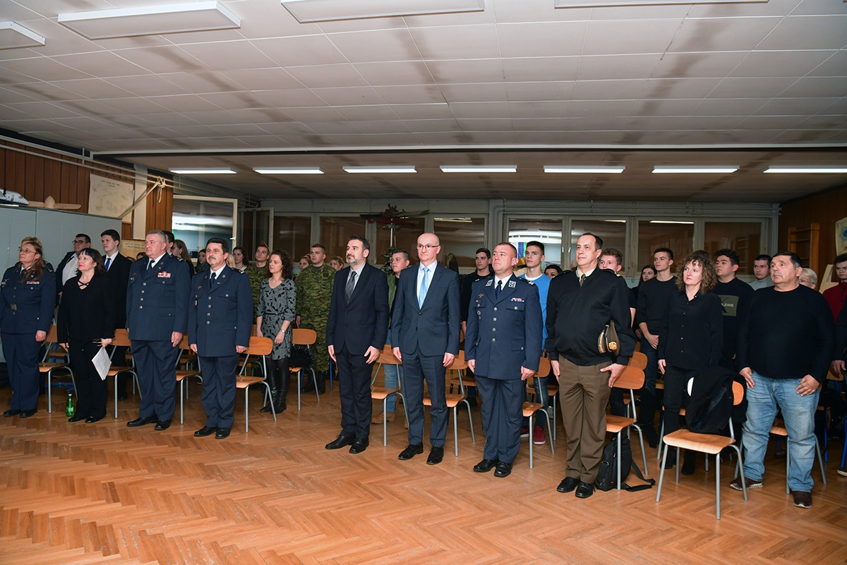 https://www.morh.hr/wp-content/gallery/uruceni-ugovori-o-stipendiranju-buducim-zrakoplovnim-tehnicarima/20191218_zrakoplovni_tehnicari_01.jpg