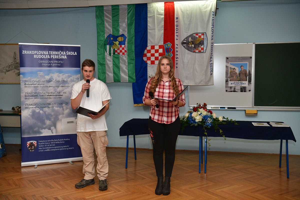 https://www.morh.hr/wp-content/gallery/uruceni-ugovori-o-stipendiranju-buducim-zrakoplovnim-tehnicarima/20191218_zrakoplovni_tehnicari_02.jpg