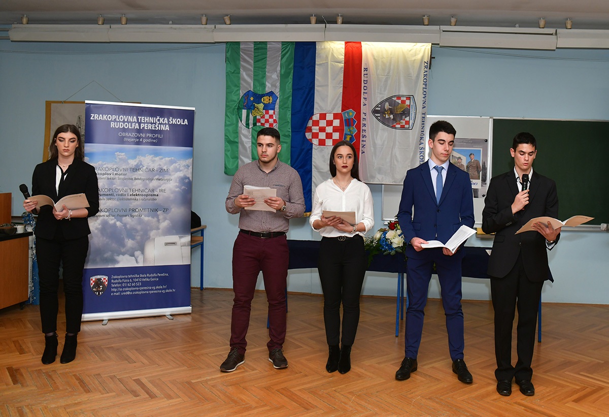 https://www.morh.hr/wp-content/gallery/uruceni-ugovori-o-stipendiranju-buducim-zrakoplovnim-tehnicarima/20191218_zrakoplovni_tehnicari_03.jpg