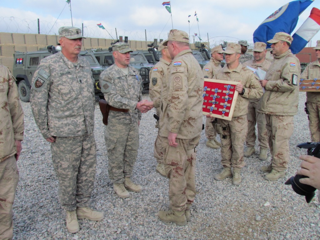 https://www.morh.hr/wp-content/gallery/uruene-nato-isaf-medalje-pripadnicima-mjeovitog-hrvatsko-amerikog-mentorskog-tima/isaf_20110118_08.JPG