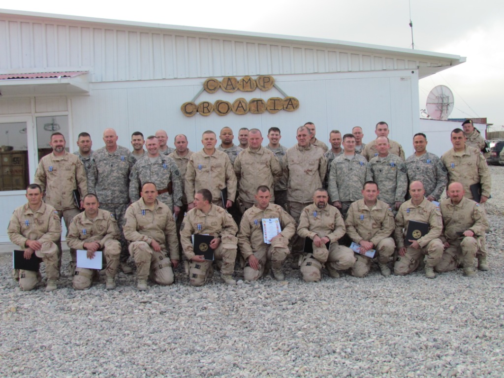 https://www.morh.hr/wp-content/gallery/uruene-nato-isaf-medalje-pripadnicima-mjeovitog-hrvatsko-amerikog-mentorskog-tima/isaf_20110118_10.JPG
