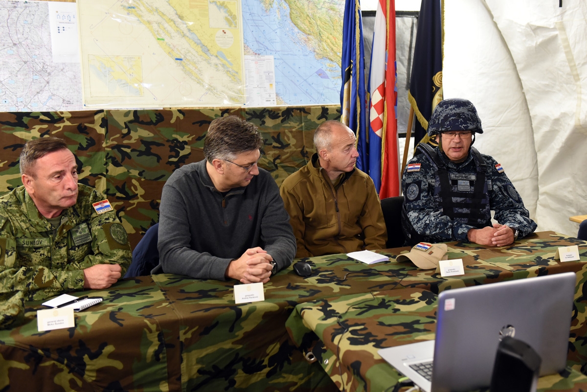 https://www.morh.hr/wp-content/gallery/uspjesno-lansirana-raketa-rb-15b-i-pogoden-cilj-na-dugom-otoku/velebit18_dugi_otok_20181014_0003.jpg