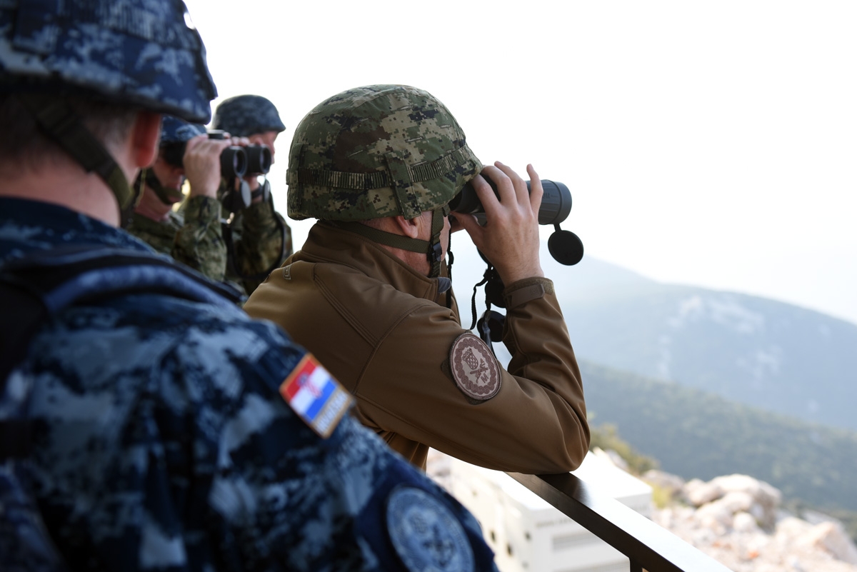 https://www.morh.hr/wp-content/gallery/uspjesno-lansirana-raketa-rb-15b-i-pogoden-cilj-na-dugom-otoku/velebit18_dugi_otok_20181014_0018.jpg