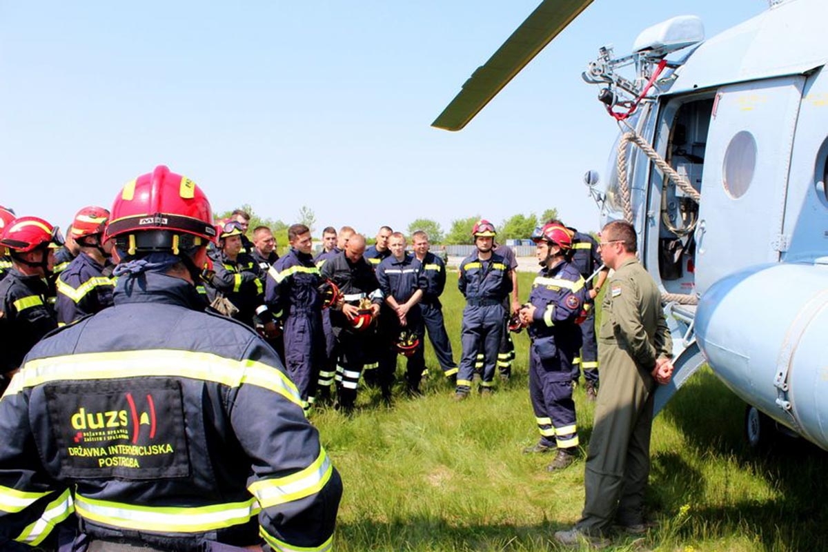 https://www.morh.hr/wp-content/gallery/uvjezbavanje-pripadnika-javnih-vatrogasnih-postrojbi-i-91-zb-hrz-a/vatrogasne_postrojbe_hrz_27042018_08.jpg