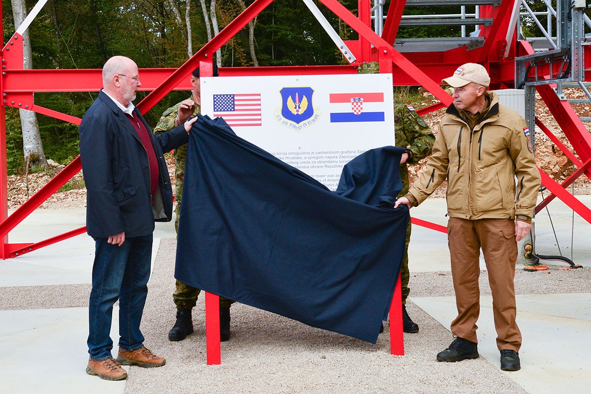 https://www.morh.hr/wp-content/gallery/uz-zajednistvo-i-partnerstvo-gradimo-jaku-i-mocnu-vojsku/kontrolno-nadzorni_toranj_slunj-04102019_02.jpg