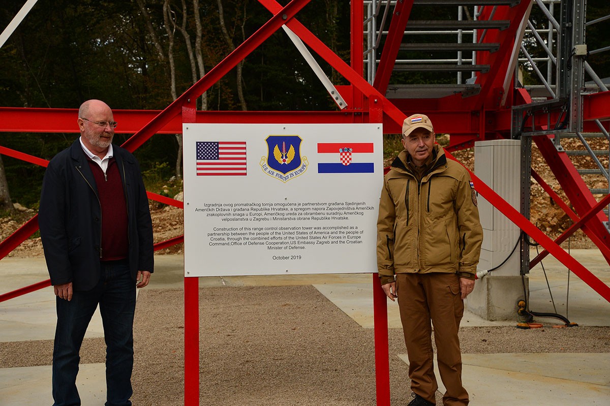 https://www.morh.hr/wp-content/gallery/uz-zajednistvo-i-partnerstvo-gradimo-jaku-i-mocnu-vojsku/kontrolno-nadzorni_toranj_slunj-04102019_07.jpg