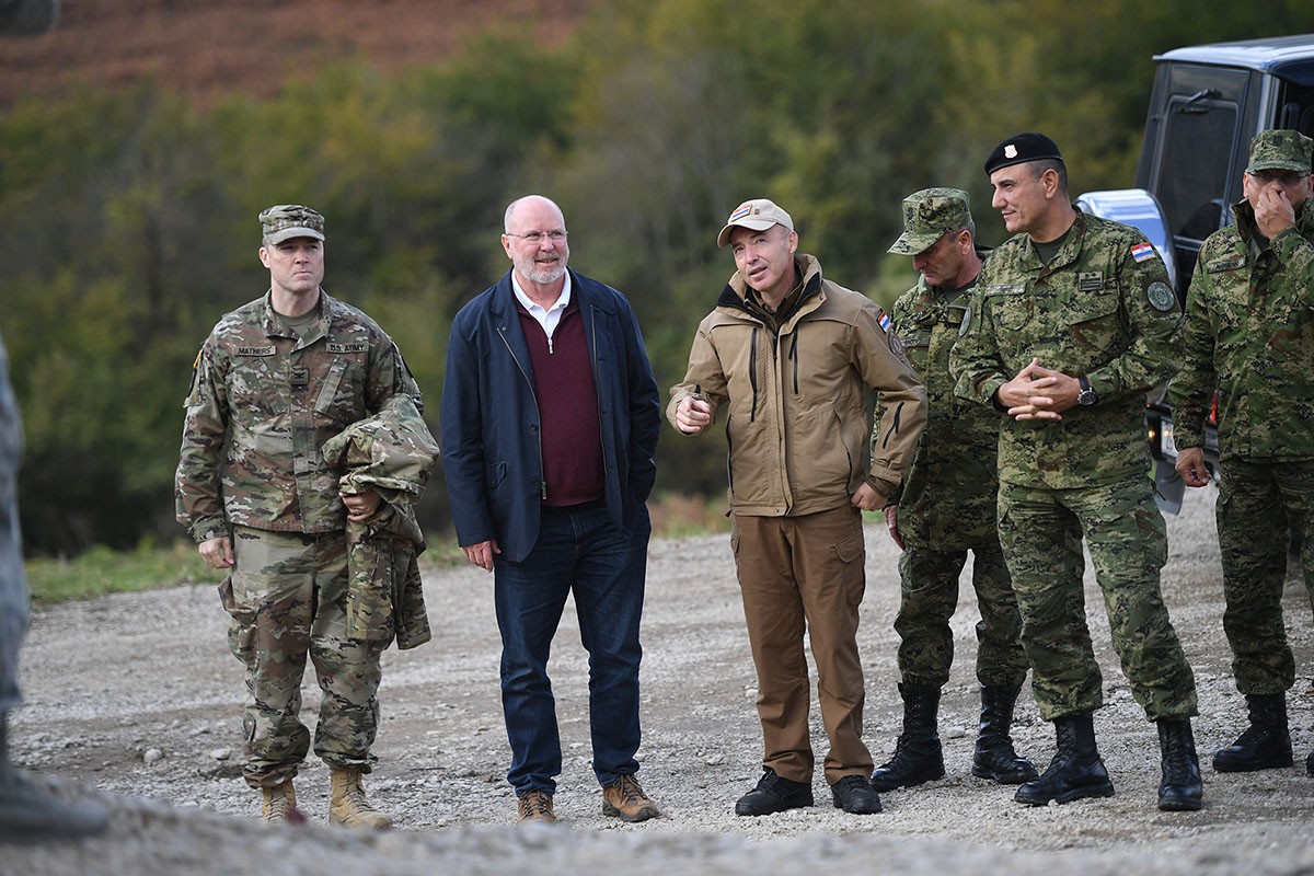https://www.morh.hr/wp-content/gallery/uz-zajednistvo-i-partnerstvo-gradimo-jaku-i-mocnu-vojsku/kontrolno-nadzorni_toranj_slunj-04102019_13.jpg