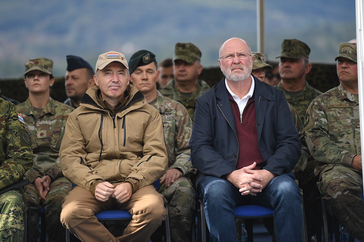 https://www.morh.hr/wp-content/gallery/uz-zajednistvo-i-partnerstvo-gradimo-jaku-i-mocnu-vojsku/kontrolno-nadzorni_toranj_slunj-04102019_14.jpg