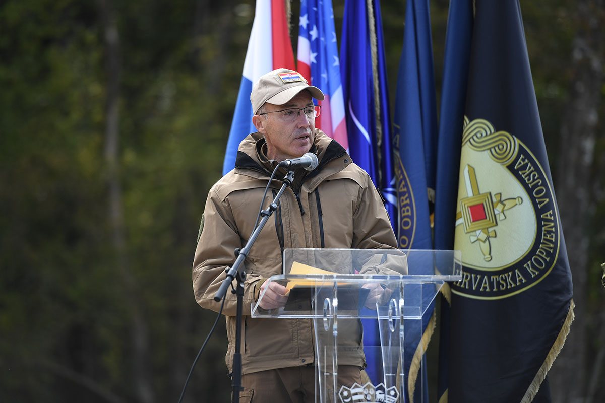 https://www.morh.hr/wp-content/gallery/uz-zajednistvo-i-partnerstvo-gradimo-jaku-i-mocnu-vojsku/kontrolno-nadzorni_toranj_slunj-04102019_17.jpg