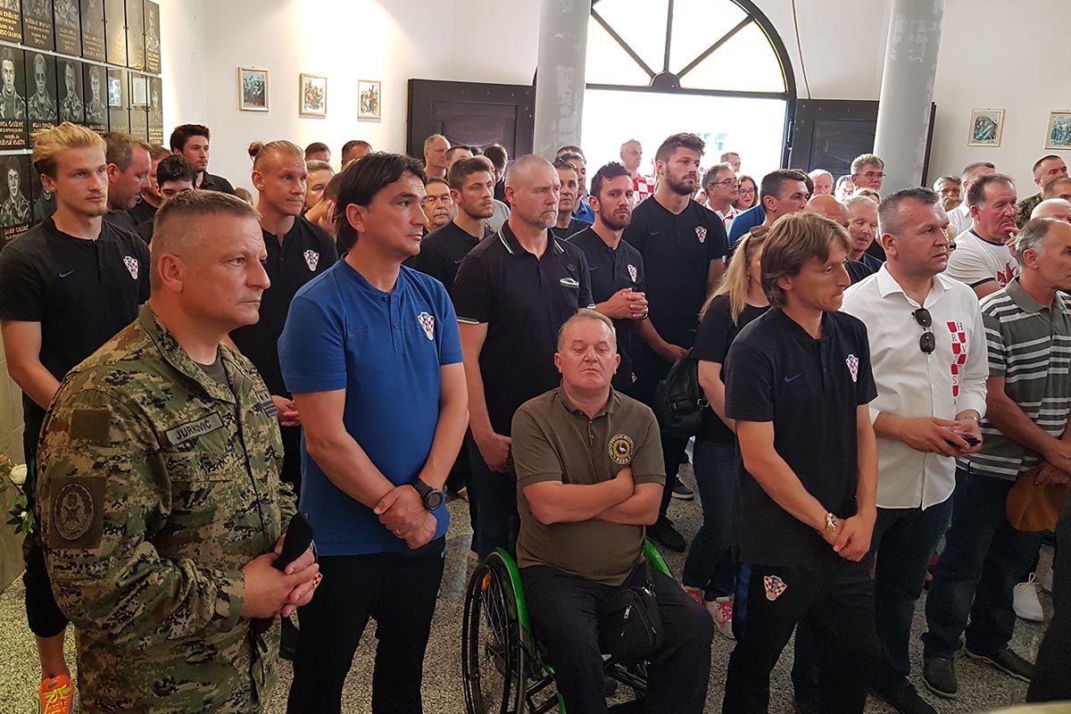 https://www.morh.hr/wp-content/gallery/vatreni-uoci-utakmice-s-hrvatskim-vojnicima-u-varazdinu/hrvatska_vojska_i_vatreni_varazdin_10062019_01.jpg