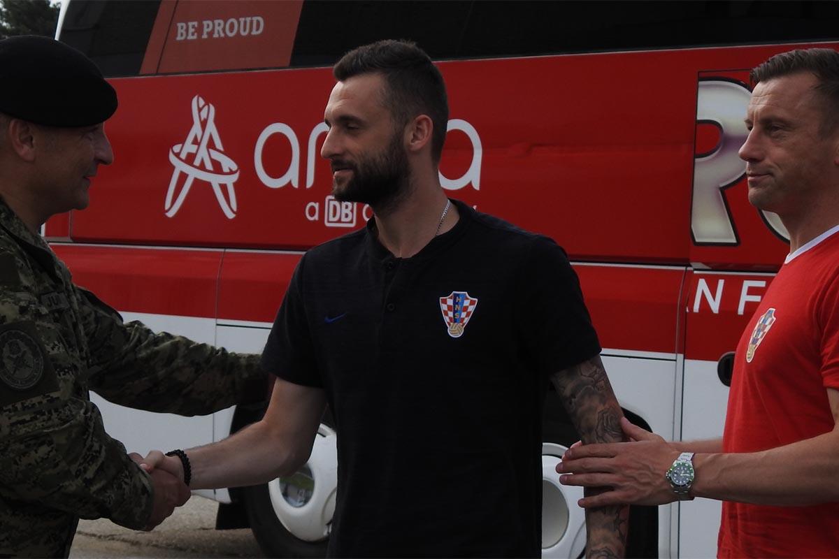 https://www.morh.hr/wp-content/gallery/vatreni-uoci-utakmice-s-hrvatskim-vojnicima-u-varazdinu/hrvatska_vojska_i_vatreni_varazdin_10062019_16.jpg