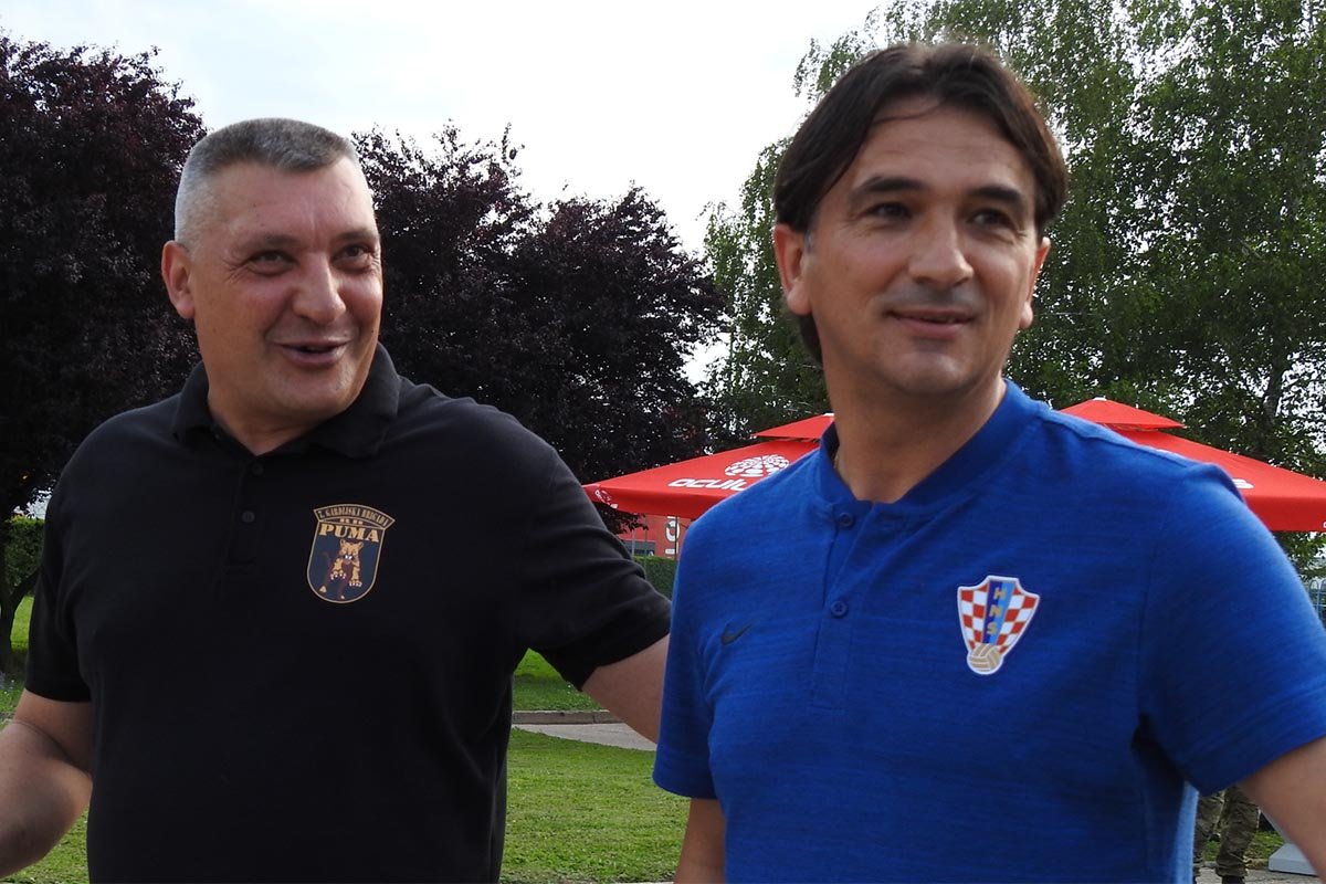https://www.morh.hr/wp-content/gallery/vatreni-uoci-utakmice-s-hrvatskim-vojnicima-u-varazdinu/hrvatska_vojska_i_vatreni_varazdin_10062019_17.jpg