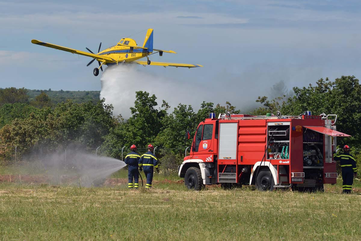 https://www.morh.hr/wp-content/gallery/vatrogasna-vjeba-spremnost-za-protupoarnu-sezonu-ljeto-2013/ljeto_13_13052013_05.jpg