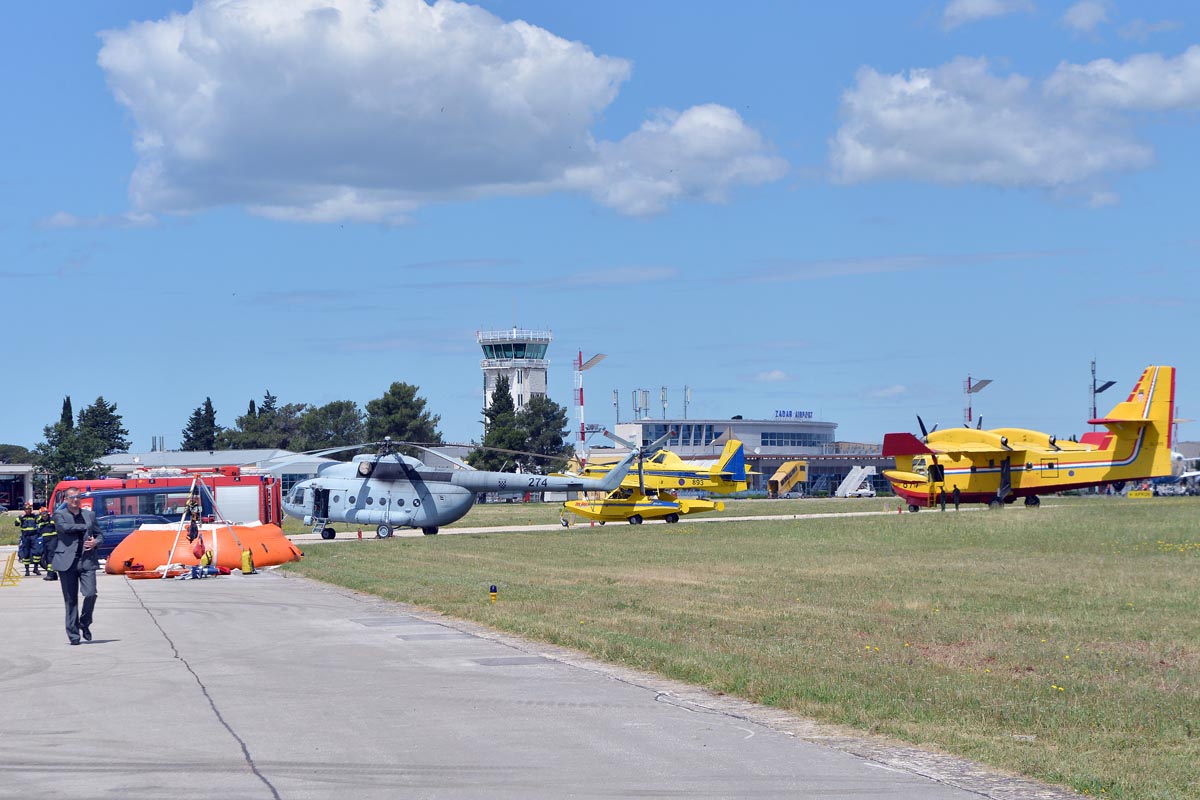 https://www.morh.hr/wp-content/gallery/vatrogasna-vjeba-spremnost-za-protupoarnu-sezonu-ljeto-2013/ljeto_13_13052013_09.jpg
