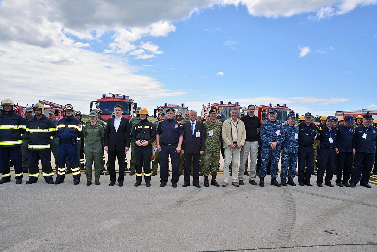 https://www.morh.hr/wp-content/gallery/vatrogasna-vjeba-spremnost-za-protupoarnu-sezonu-ljeto-2013/ljeto_13_13052013_18.jpg