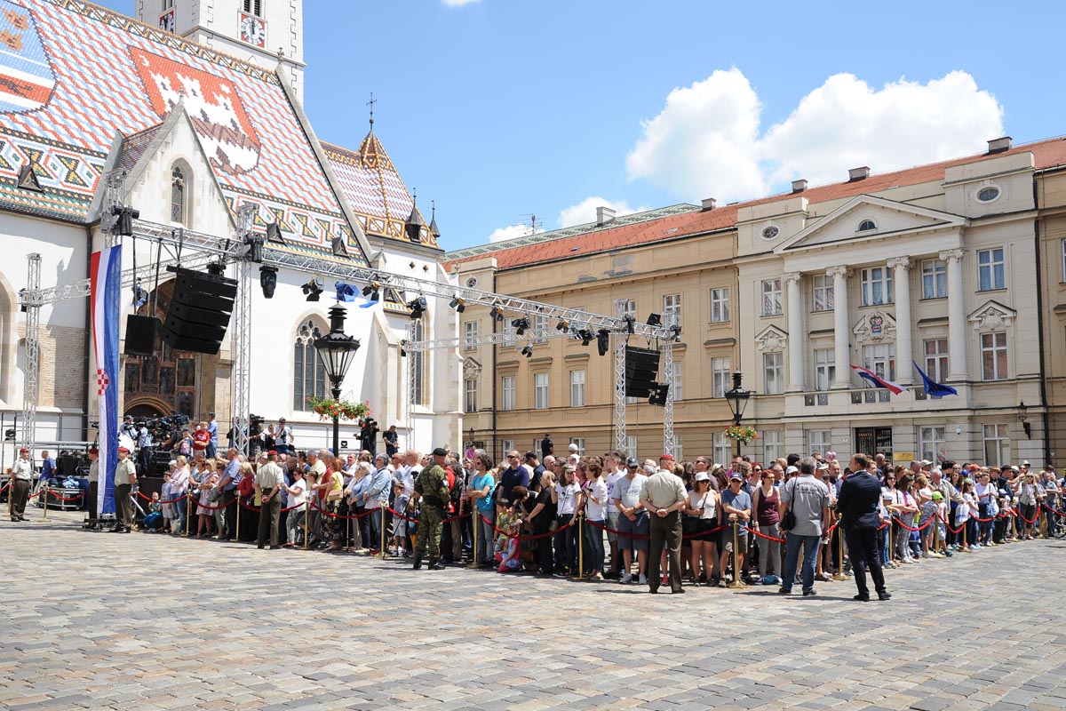 https://www.morh.hr/wp-content/gallery/velika-smjena-straze-pocasno-zastitne-bojne-u-zagrebu/s_straze_27052017_05.jpg