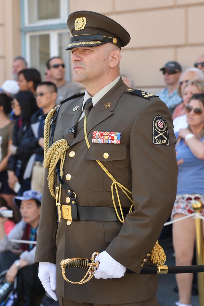 https://www.morh.hr/wp-content/gallery/velika-smjena-straze-pocasno-zastitne-bojne-u-zagrebu/s_straze_27052017_06.jpg