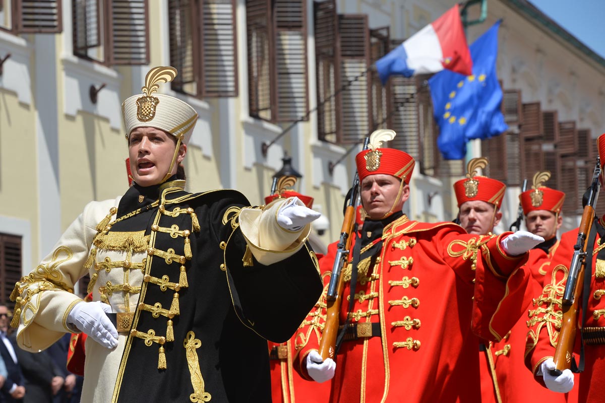 https://www.morh.hr/wp-content/gallery/velika-smjena-straze-pocasno-zastitne-bojne-u-zagrebu/s_straze_27052017_33.jpg