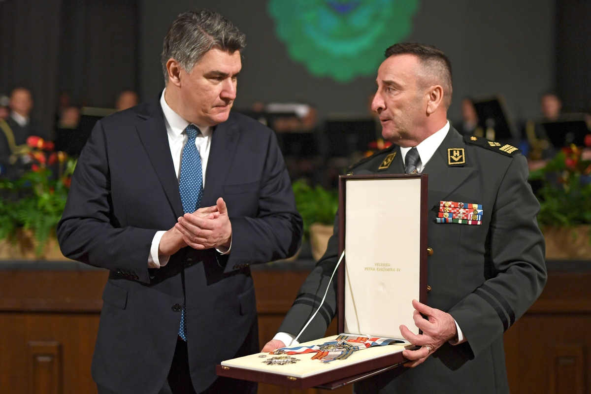 https://www.morh.hr/wp-content/gallery/vicedmiral-robert-hranj-novi-nacelnik-glavnog-stozera-oruzanih-snaga/20200303-primopredaja-ngs-07.jpg
